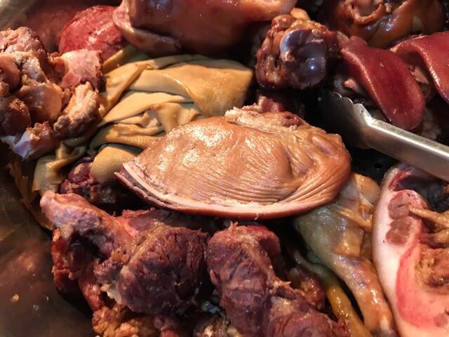 【中国人おすすめ】安い！美味い！ローカルグルメ「豚の臓器と顔」