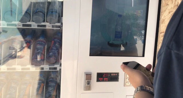 中国・西安の顔認証決済自動販売機