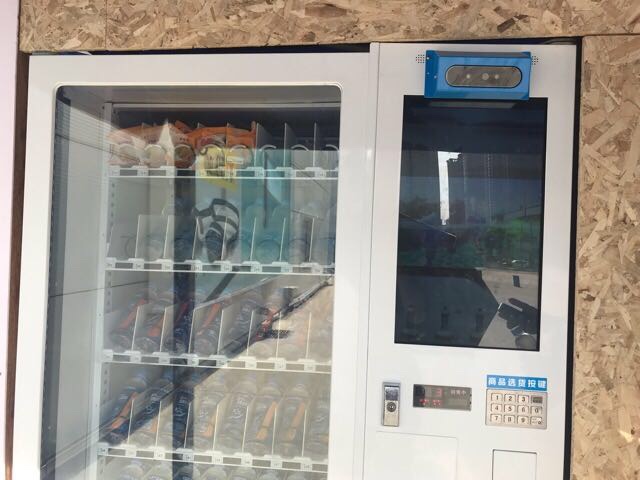 中国・西安の顔認証決済自動販売機